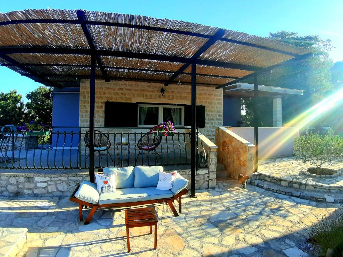 Relaxing Dalmatian House In Village Ljubitovica Екстериор снимка
