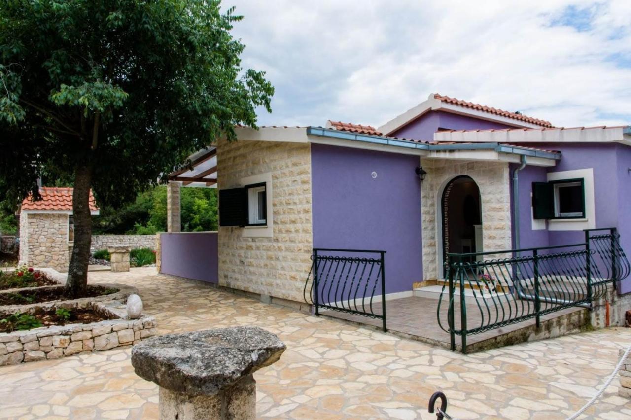 Relaxing Dalmatian House In Village Ljubitovica Екстериор снимка