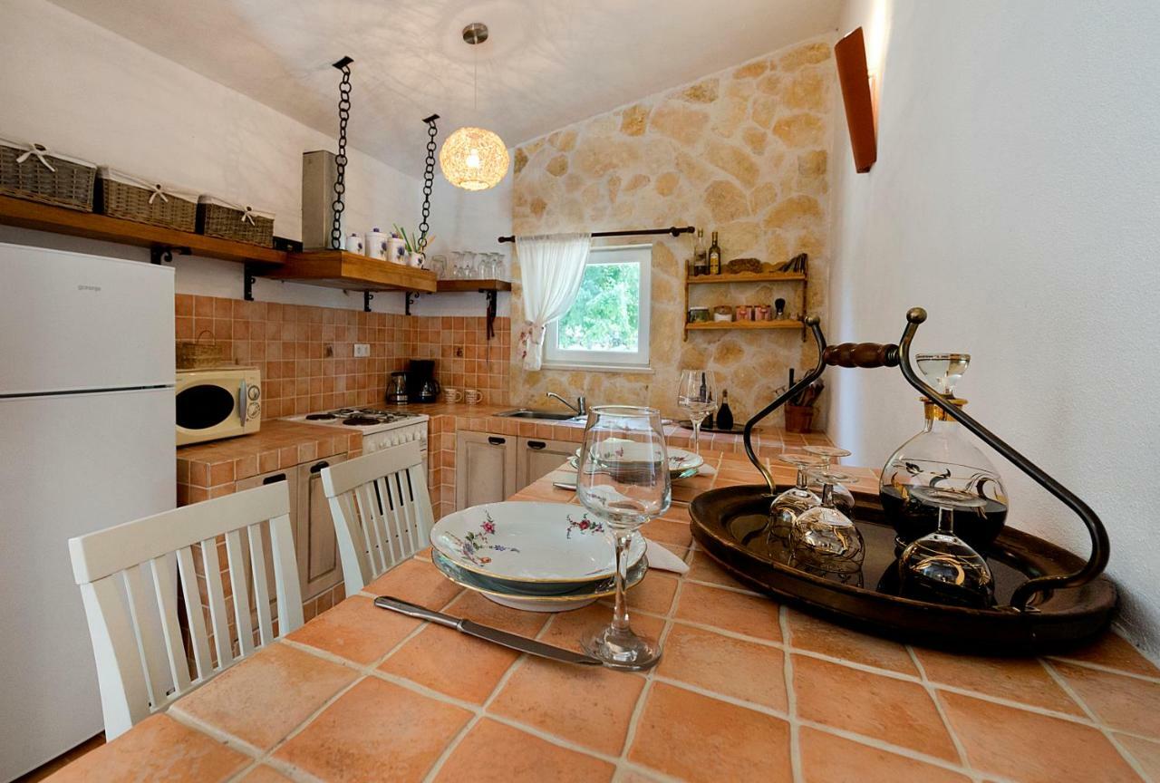 Relaxing Dalmatian House In Village Ljubitovica Екстериор снимка